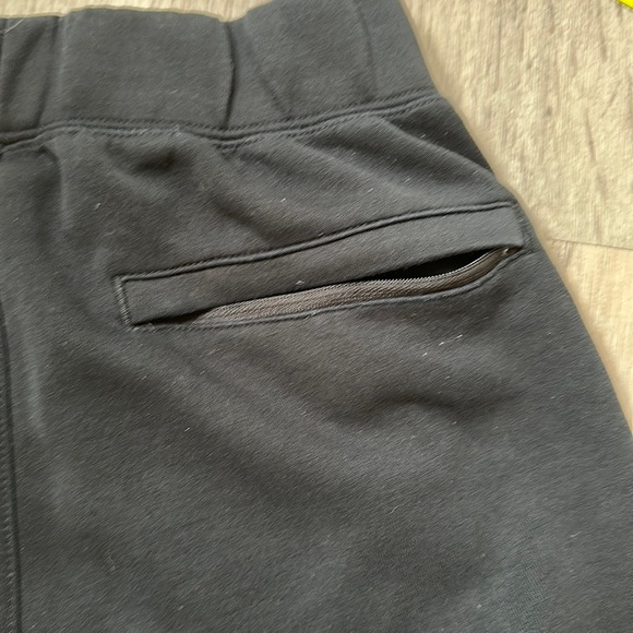 Men’s Uniqlo Athleisure Black Jogger - Picture 7 of 9